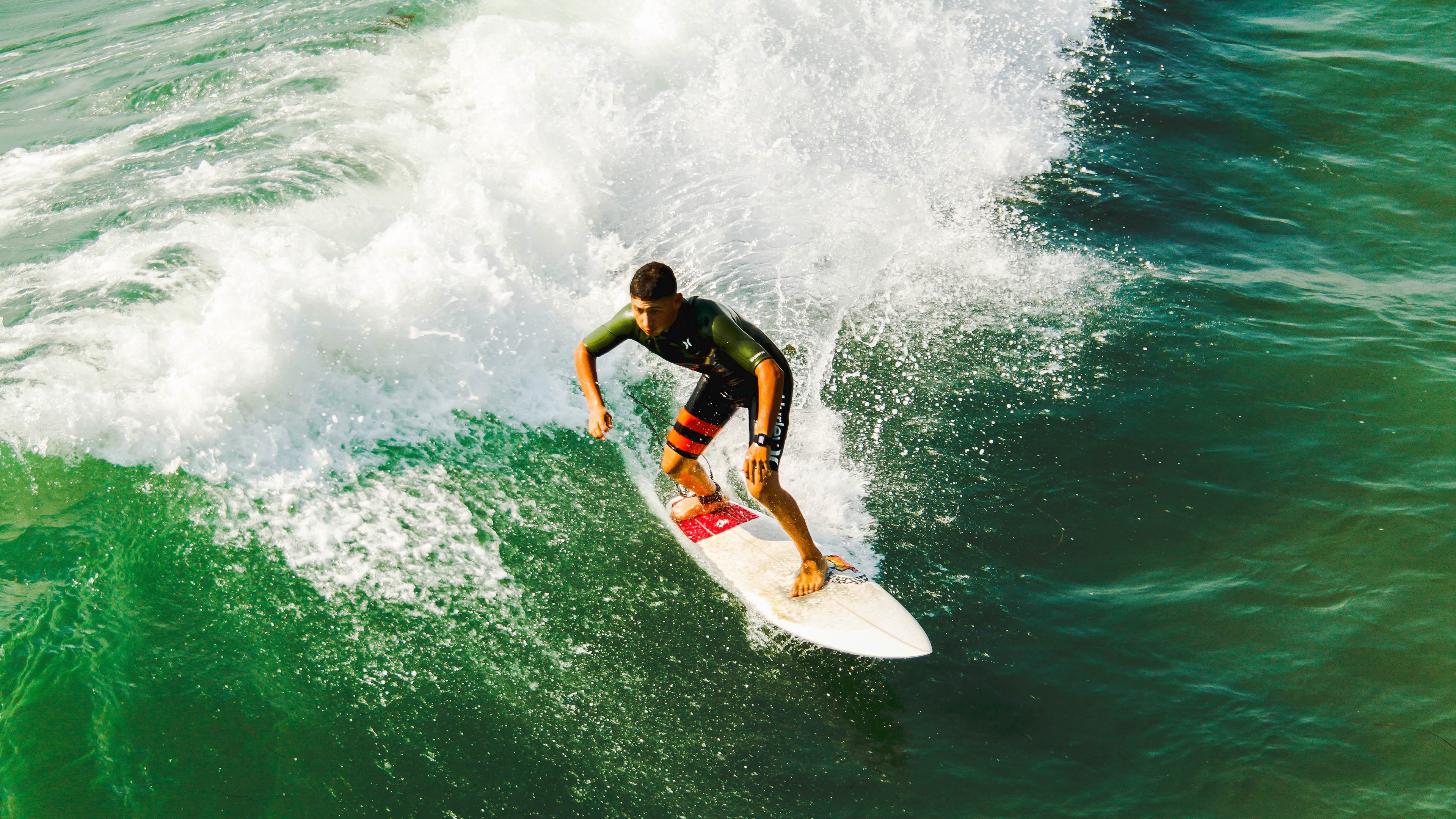 “热刺强攻难掩阿仙奴的闪电反击”